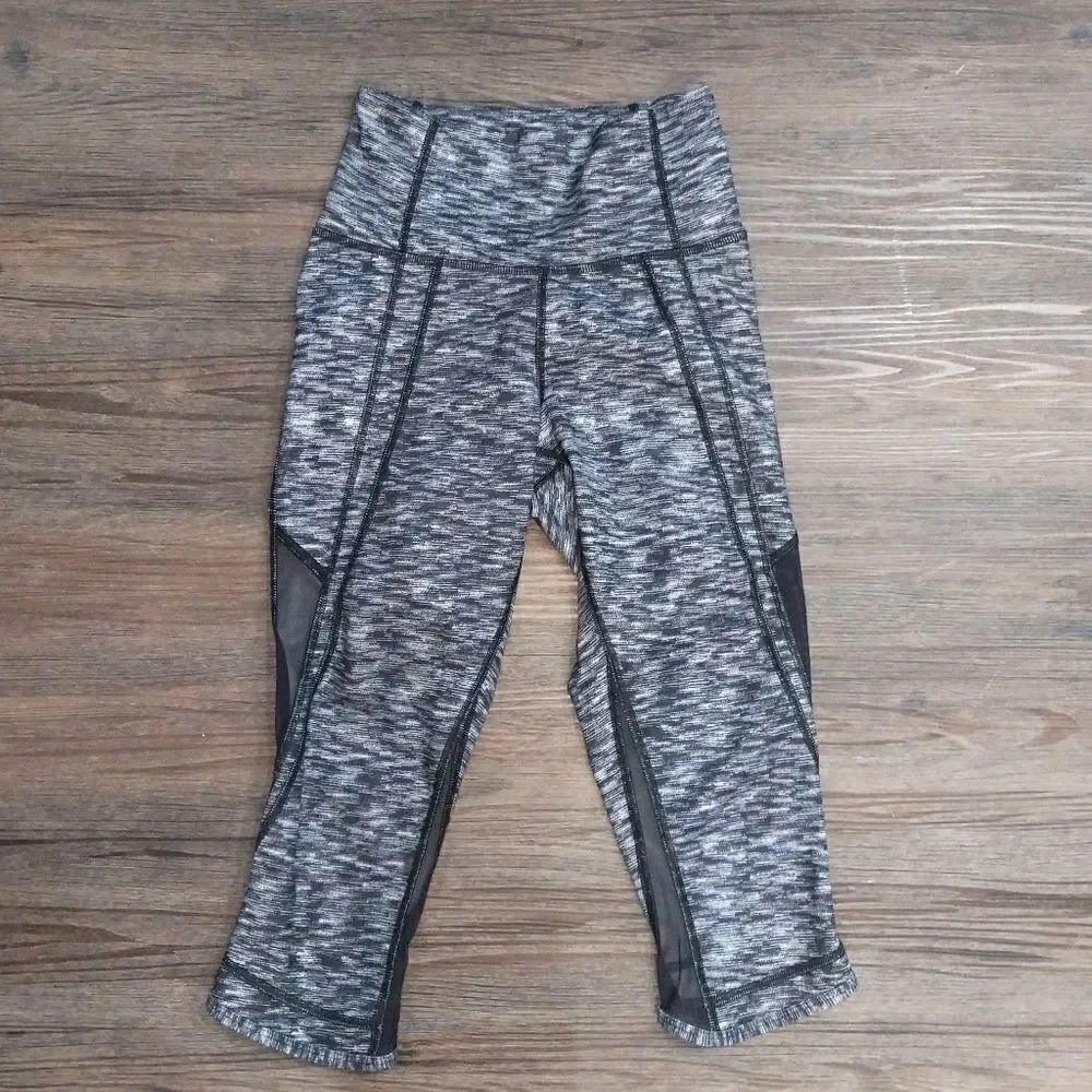 Lululemon Drop It Like It's Hot Crop Dramatic Stat - Picture 2 of 7